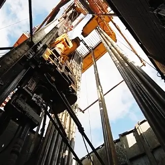 Looking up at the counterweight of a 3M LBS landing string