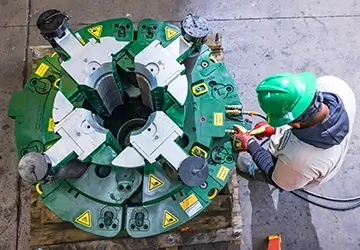 A Workstrings worker plugging in cables to test a FASTR® system
